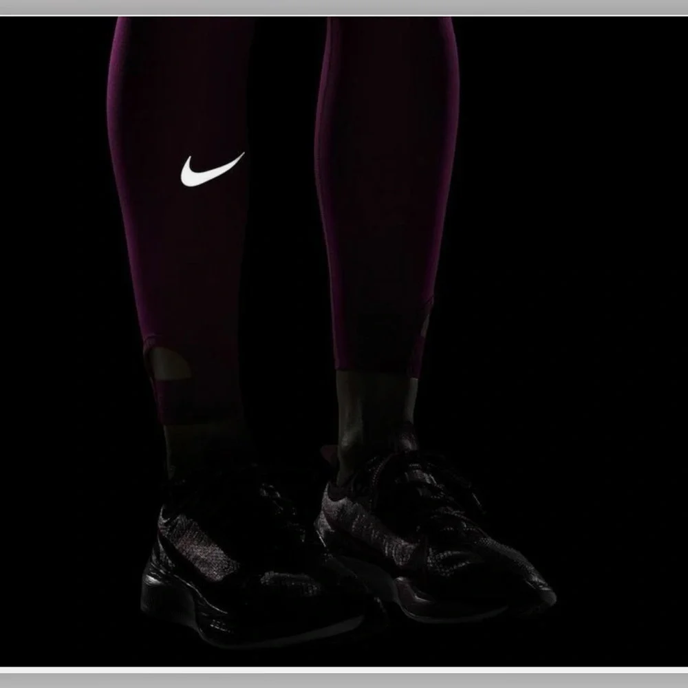 Nike Women's Magenta Leggings
